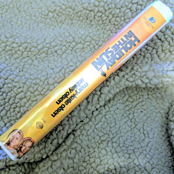 🔥Holiday in the Sun (1994 VHS) Olsen Twins - Picture 4 of 7